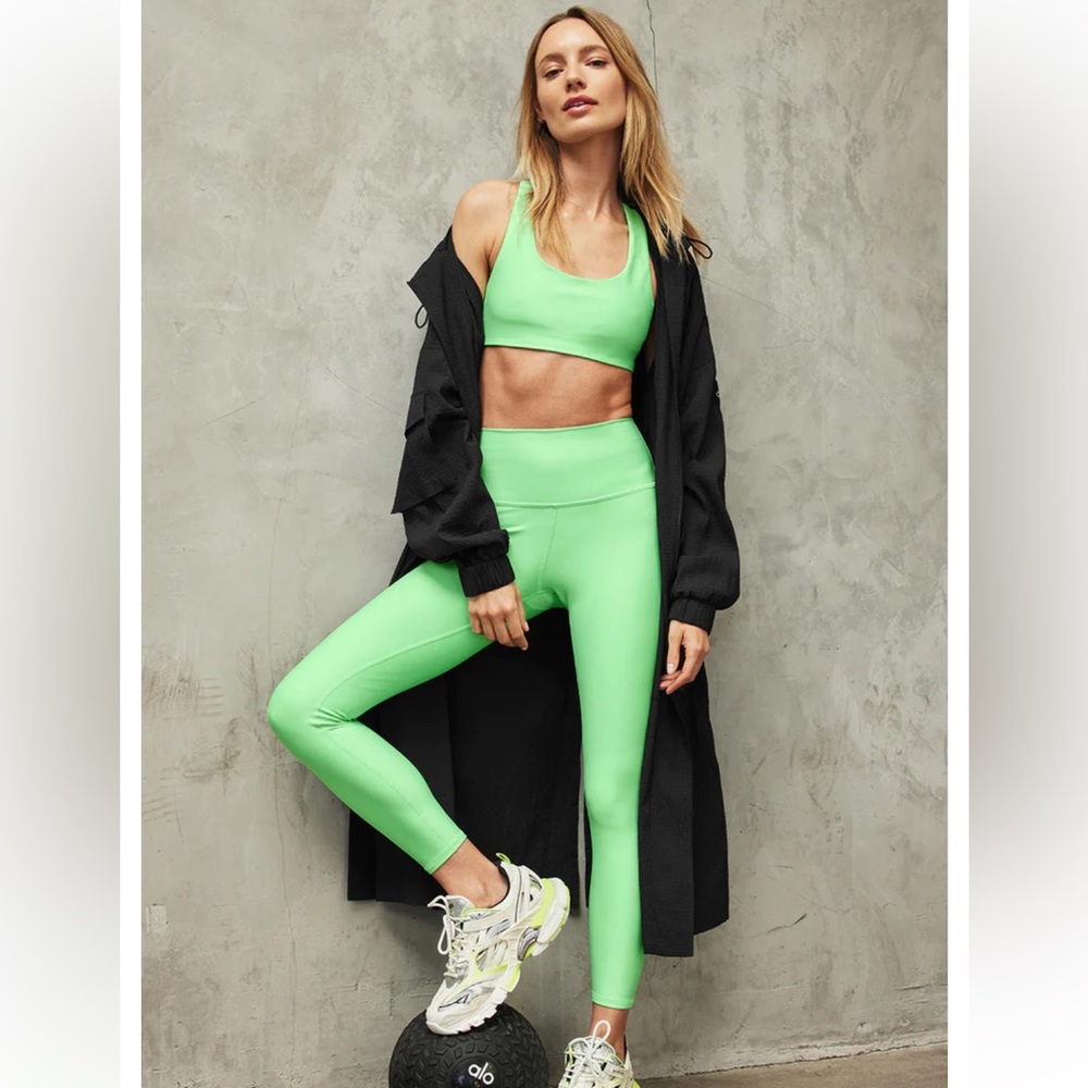NWT Alo yoga SET. Limited edition Ultra mint SET.